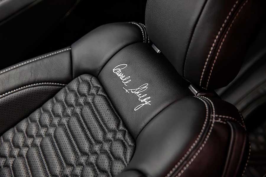 gt500se-11 比起NBA球星簽名鞋款,謝爾比簽名款野馬更誘人。