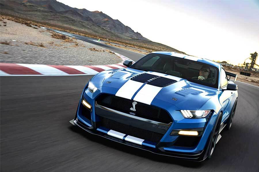 gt500se-5 比起NBA球星簽名鞋款,謝爾比簽名款野馬更誘人。