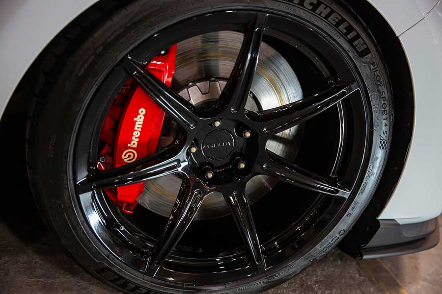 gt500se-8 比起NBA球星簽名鞋款,謝爾比簽名款野馬更誘人。