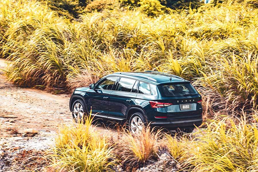 你可知眼前所見為Škoda開天闢地SUV始祖,自它開始爾後休旅子弟兵都無一倖免前k後顆這檔事。