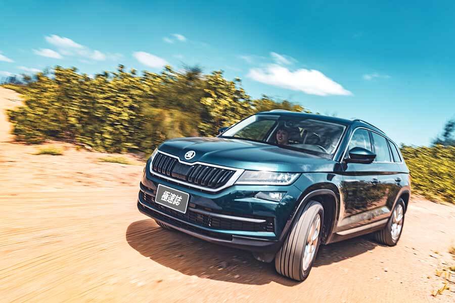 你可知眼前所見為Škoda開天闢地SUV始祖,自它開始爾後休旅子弟兵都無一倖免前k後顆這檔事。