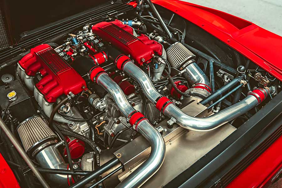 我們追查到一部訴說至狂改裝商故事的八零年代絕品Testarossa，其名曰KOENIG-SPECIALS。