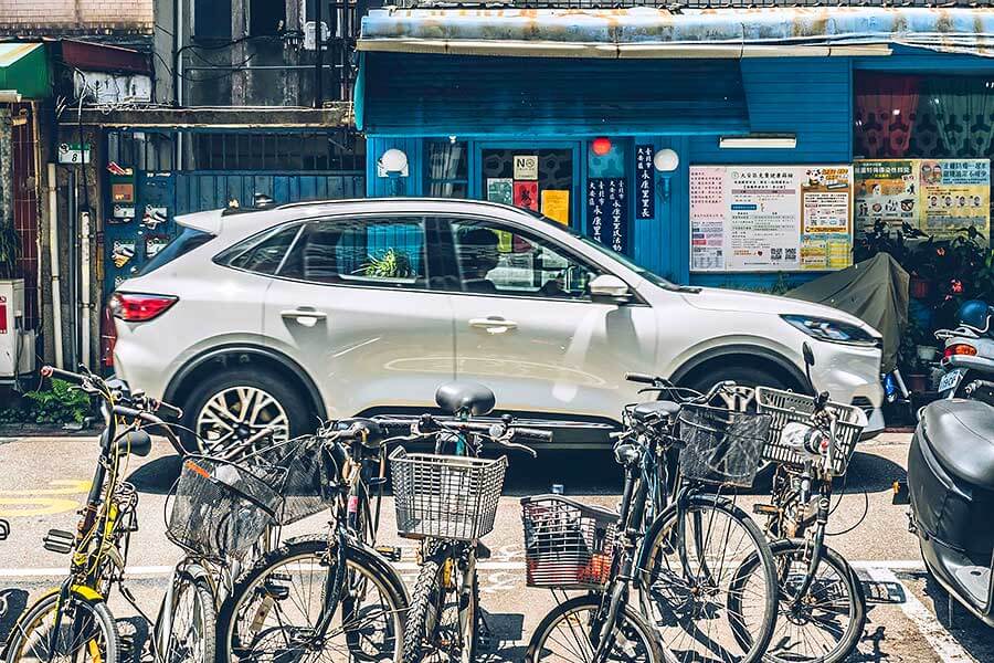 kuga-1 能文能武成為它的最大特點,中庸的行車調性親切地讓任何人輕鬆就手。