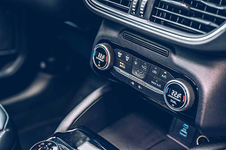 kuga-12 能文能武成為它的最大特點,中庸的行車調性親切地讓任何人輕鬆就手。