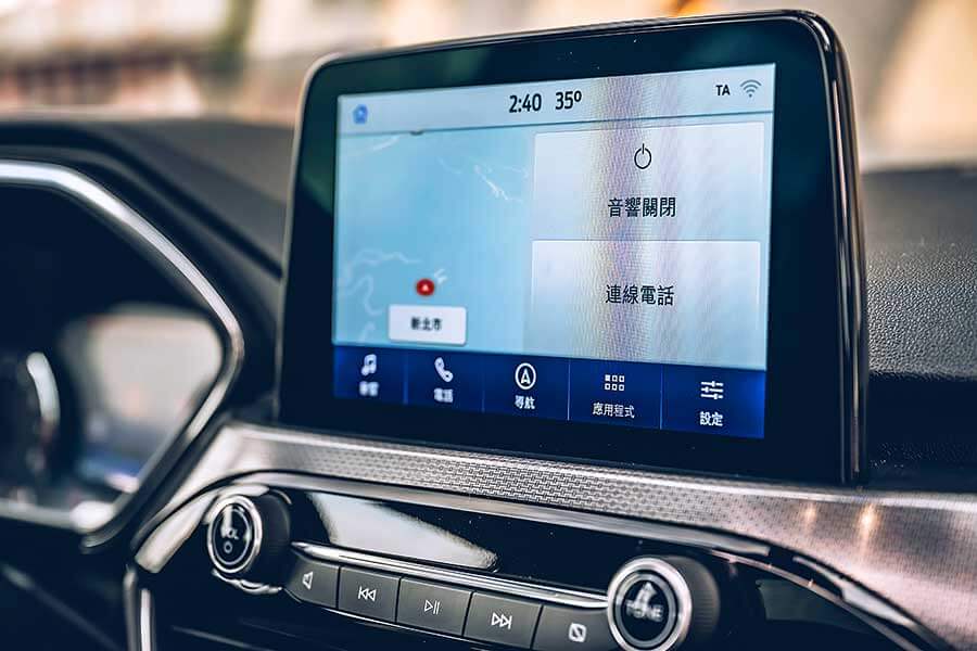 kuga-14 能文能武成為它的最大特點,中庸的行車調性親切地讓任何人輕鬆就手。