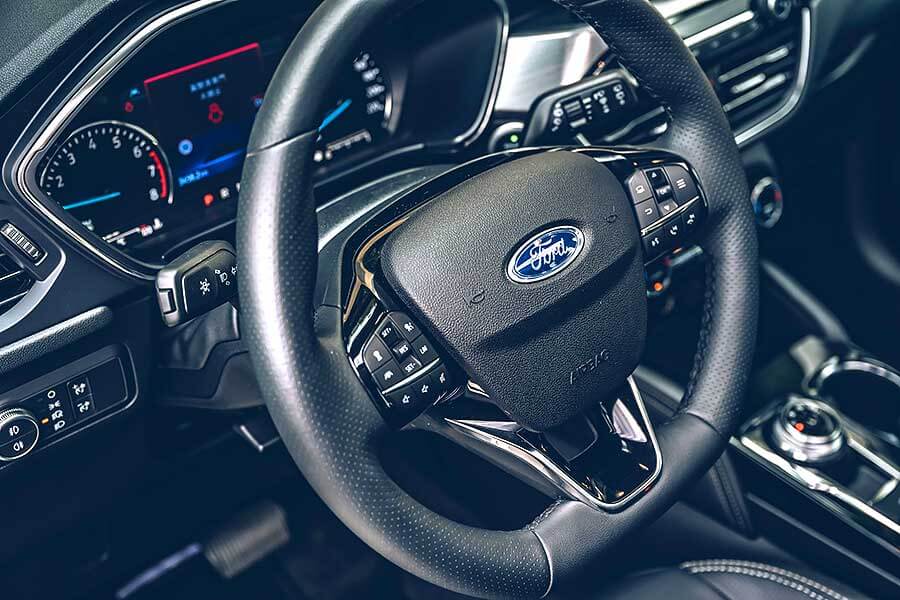 kuga-18 能文能武成為它的最大特點,中庸的行車調性親切地讓任何人輕鬆就手。