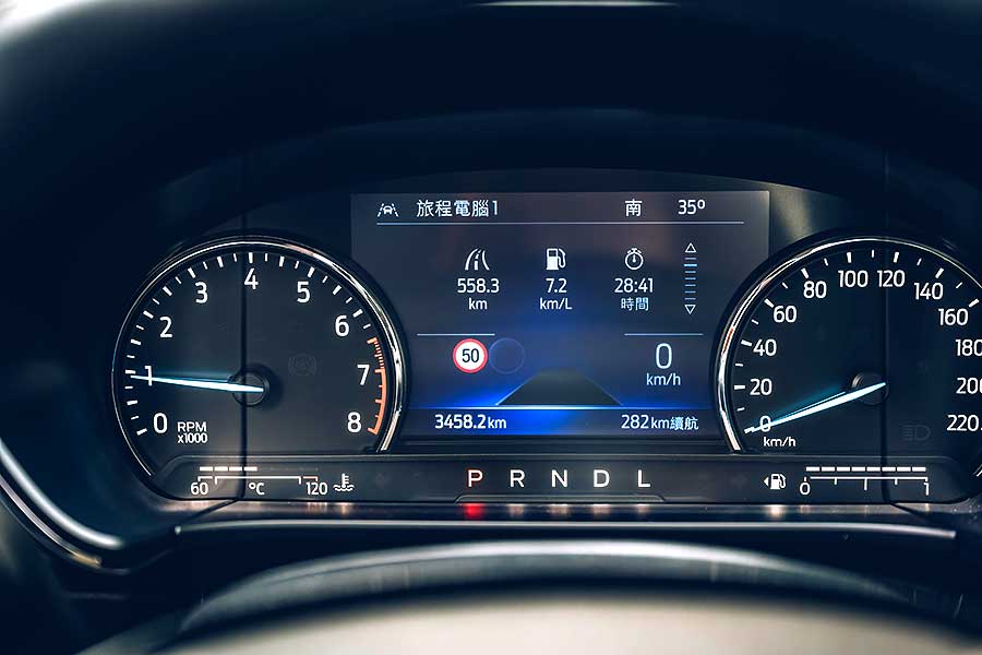 kuga-19 能文能武成為它的最大特點,中庸的行車調性親切地讓任何人輕鬆就手。