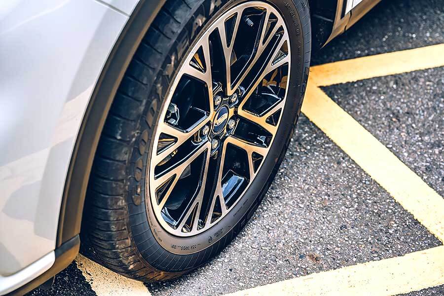 kuga-21 能文能武成為它的最大特點,中庸的行車調性親切地讓任何人輕鬆就手。