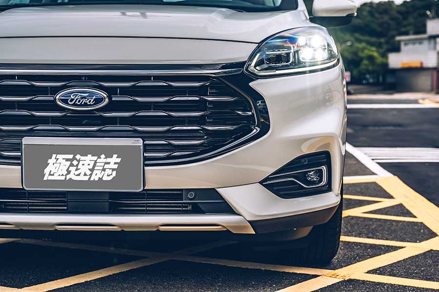 kuga-22 能文能武成為它的最大特點,中庸的行車調性親切地讓任何人輕鬆就手。