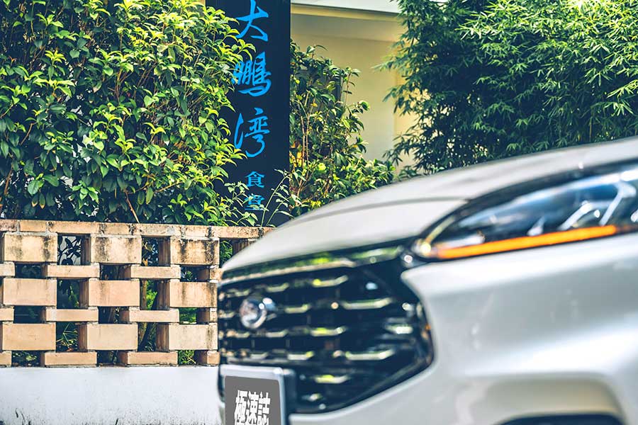 kuga-5 能文能武成為它的最大特點,中庸的行車調性親切地讓任何人輕鬆就手。