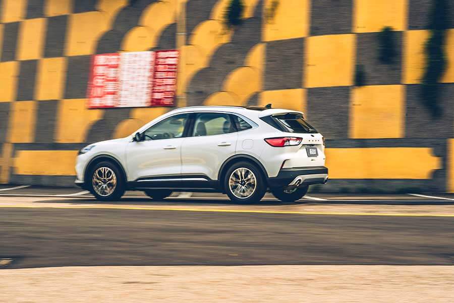 能文能武成為它的最大特點,中庸的行車調性親切地讓任何人輕鬆就手。