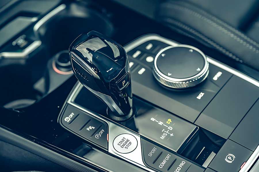 m235igc-13 BMW M235i xDrive Gran Coupé儼然是力與美的結合之作,巧妙的將優雅身段及運動風格融為一體,更為自家創下史無前例的新創舉。