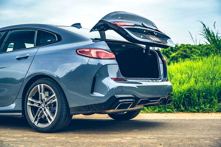 m235igc-2 BMW M235i xDrive Gran Coupé儼然是力與美的結合之作,巧妙的將優雅身段及運動風格融為一體,更為自家創下史無前例的新創舉。