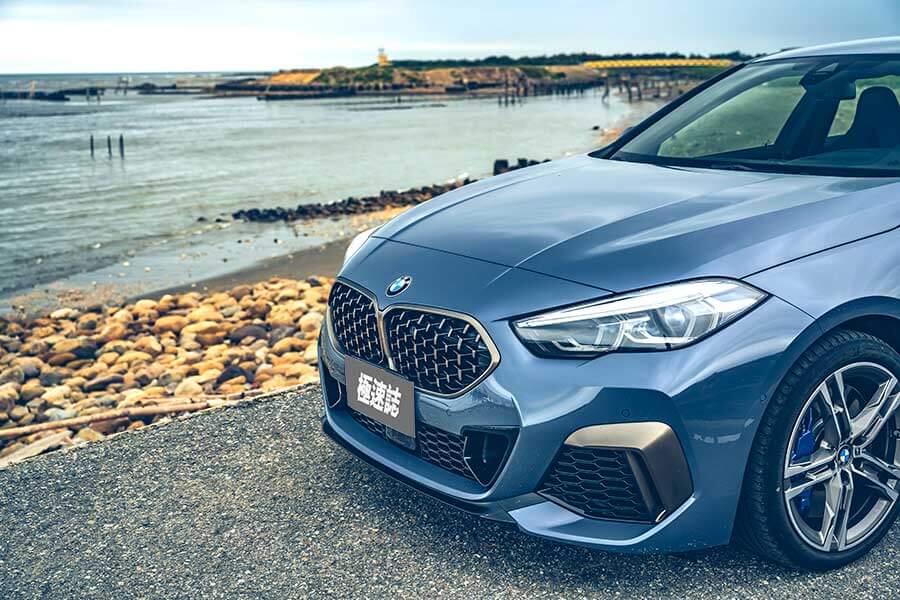 m235igc-5 BMW M235i xDrive Gran Coupé儼然是力與美的結合之作,巧妙的將優雅身段及運動風格融為一體,更為自家創下史無前例的新創舉。