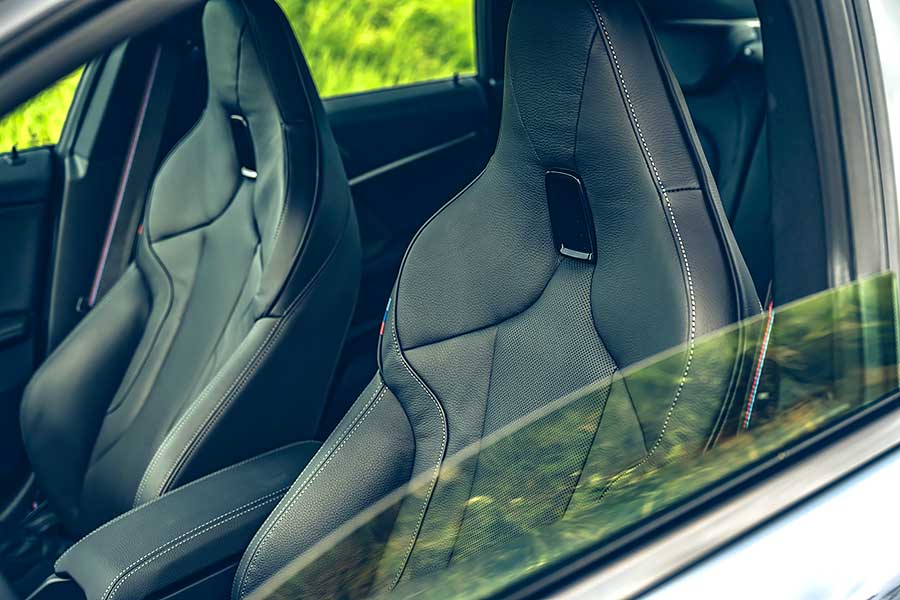 m235igc-7 BMW M235i xDrive Gran Coupé儼然是力與美的結合之作,巧妙的將優雅身段及運動風格融為一體,更為自家創下史無前例的新創舉。