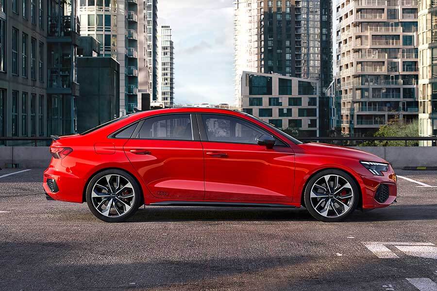 不能讓A 35和M135i繼續「秋條」下去，奧迪終於端出全新S3應戰。