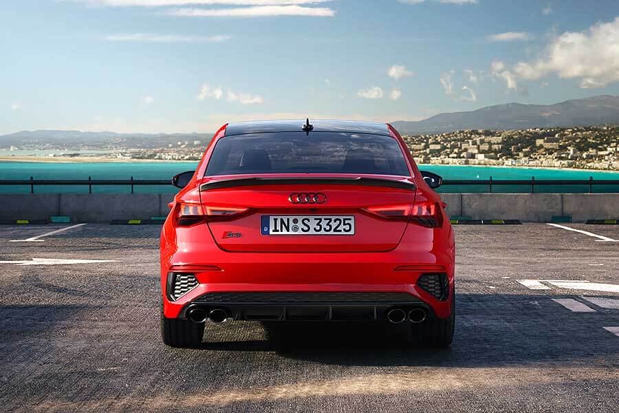 不能讓A 35和M135i繼續「秋條」下去，奧迪終於端出全新S3應戰。