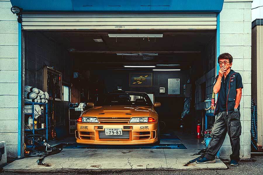 廿年前在英國公路因為試圖挑戰200mph而被捕,速度蓋世的煙鏟如今終於吐露詳情。