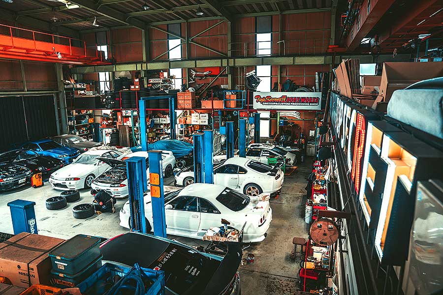 廿年前在英國公路因為試圖挑戰200mph而被捕,速度蓋世的煙鏟如今終於吐露詳情。