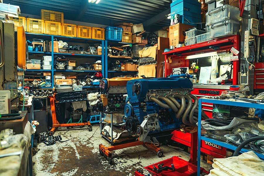 廿年前在英國公路因為試圖挑戰200mph而被捕,速度蓋世的煙鏟如今終於吐露詳情。