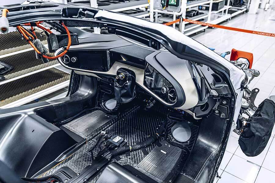 電視節目上的F-35在賽道力壓Speedtail,不過移師至生產線上較量的話又會鹿死誰手呢?