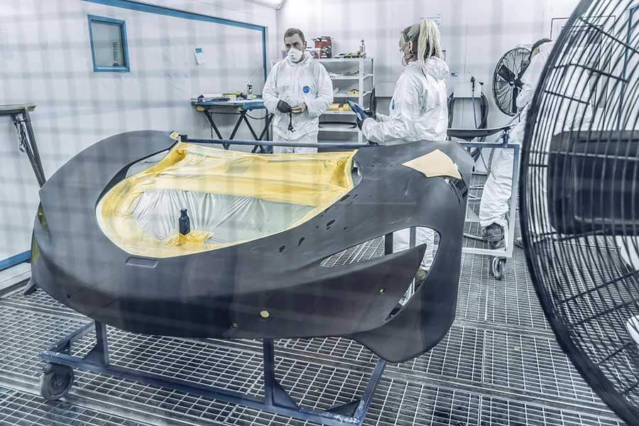 電視節目上的F-35在賽道力壓Speedtail,不過移師至生產線上較量的話又會鹿死誰手呢?