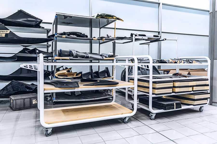 電視節目上的F-35在賽道力壓Speedtail,不過移師至生產線上較量的話又會鹿死誰手呢?