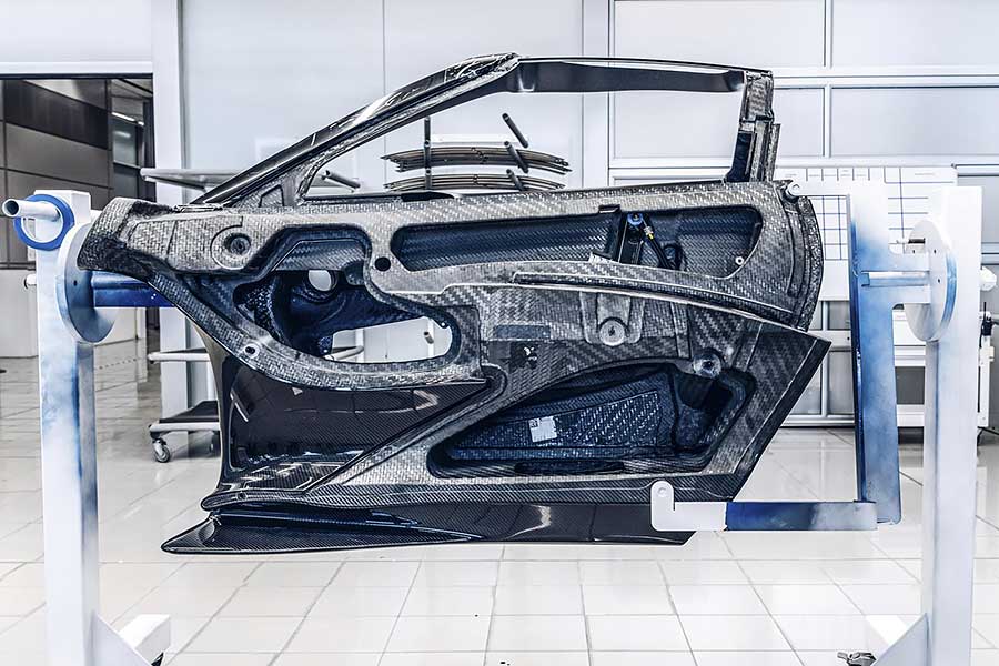 電視節目上的F-35在賽道力壓Speedtail,不過移師至生產線上較量的話又會鹿死誰手呢?