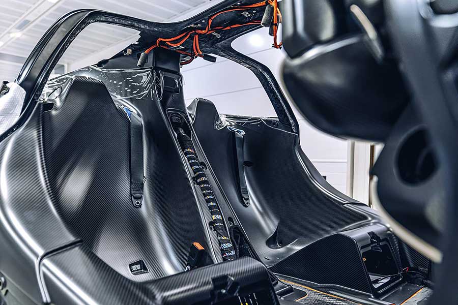 電視節目上的F-35在賽道力壓Speedtail,不過移師至生產線上較量的話又會鹿死誰手呢?