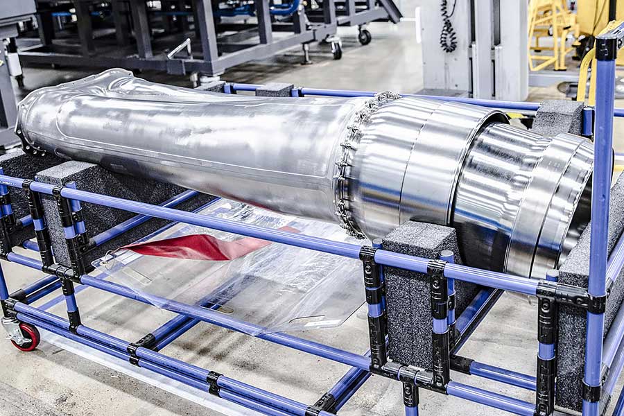 電視節目上的F-35在賽道力壓Speedtail,不過移師至生產線上較量的話又會鹿死誰手呢?