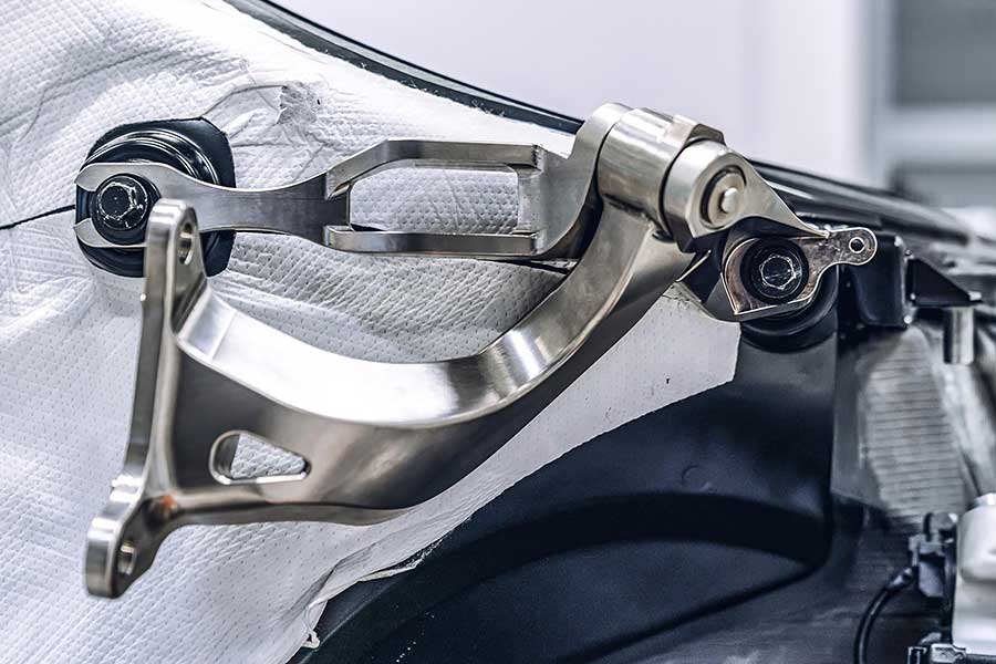 電視節目上的F-35在賽道力壓Speedtail,不過移師至生產線上較量的話又會鹿死誰手呢?