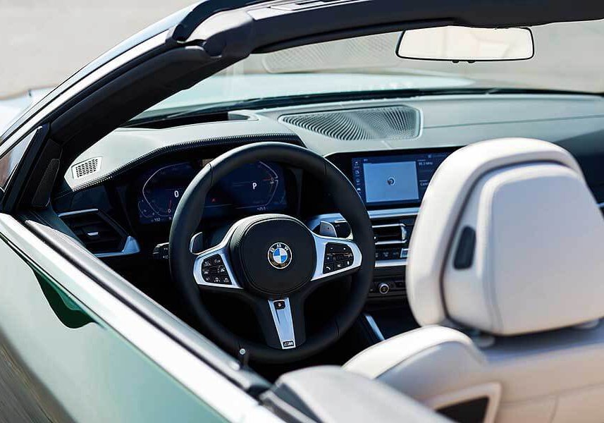 4cabrio-14 夏日漸遠,天氣微涼的秋天最適合開篷兜風了!