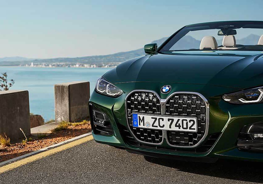 4cabrio-5 夏日漸遠,天氣微涼的秋天最適合開篷兜風了!