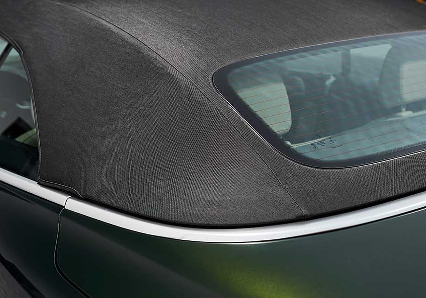 4cabrio-9 夏日漸遠,天氣微涼的秋天最適合開篷兜風了!