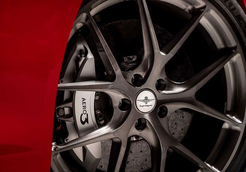 aero3-30 當代汽車設計得愈來愈沒有特色?幸好義大利人總能帶我們找回對車的熱愛。