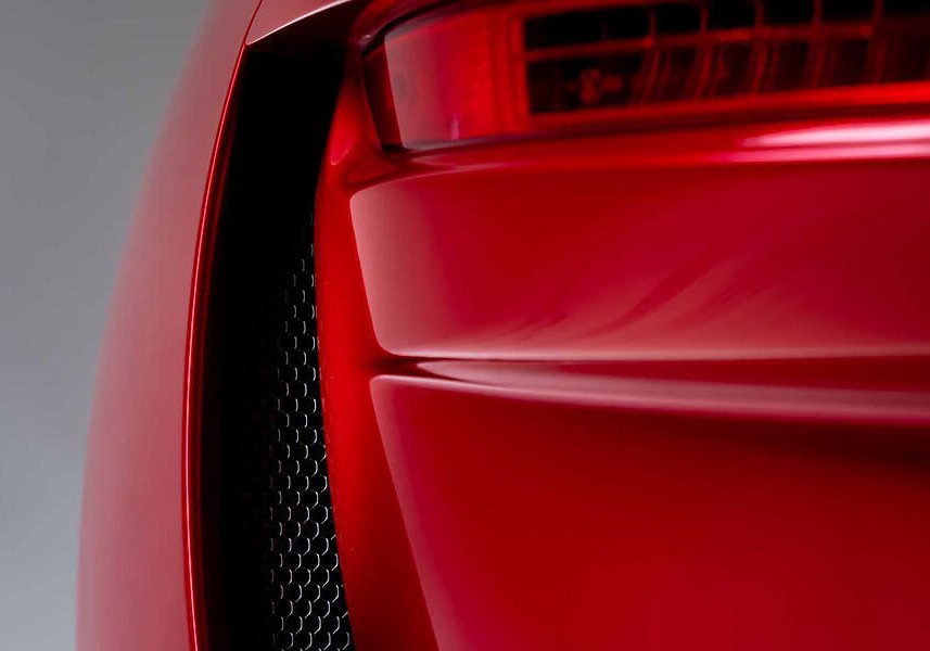 aero3-33 當代汽車設計得愈來愈沒有特色?幸好義大利人總能帶我們找回對車的熱愛。