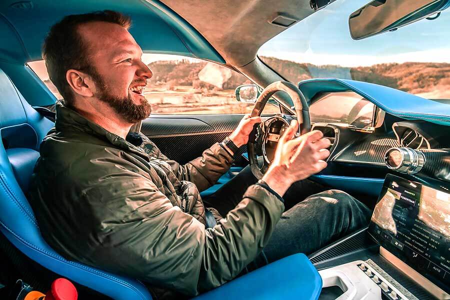 電動頂級超跑的時代已近在眼前,那麼首先讓我們見識一下以摧毀內燃機勢力為己任的原型Rimac C_Two吧。