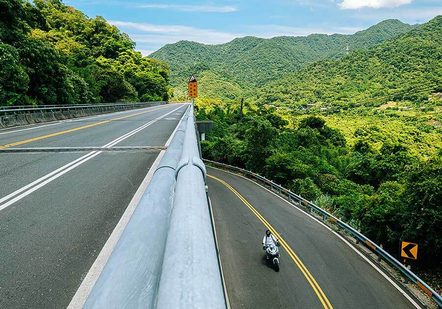 F系聲量在自家中遠不及身擁對臥引擎的兄弟姊妹們,但平易近人好驅策的親人特性卻是寶馬二輪產物中的稀有品。