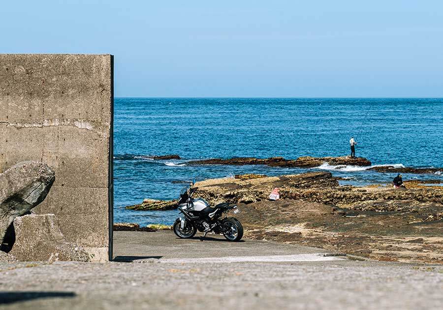 F系聲量在自家中遠不及身擁對臥引擎的兄弟姊妹們,但平易近人好驅策的親人特性卻是寶馬二輪產物中的稀有品。