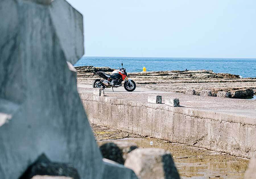 F系聲量在自家中遠不及身擁對臥引擎的兄弟姊妹們,但平易近人好驅策的親人特性卻是寶馬二輪產物中的稀有品。