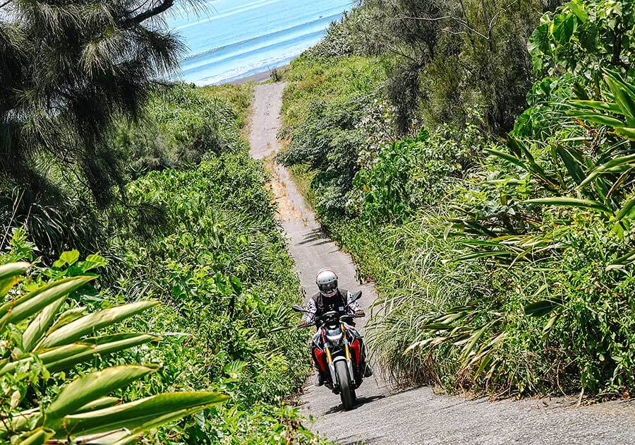 f900r-8 F系聲量在自家中遠不及身擁對臥引擎的兄弟姊妹們,但平易近人好驅策的親人特性卻是寶馬二輪產物中的稀有品。