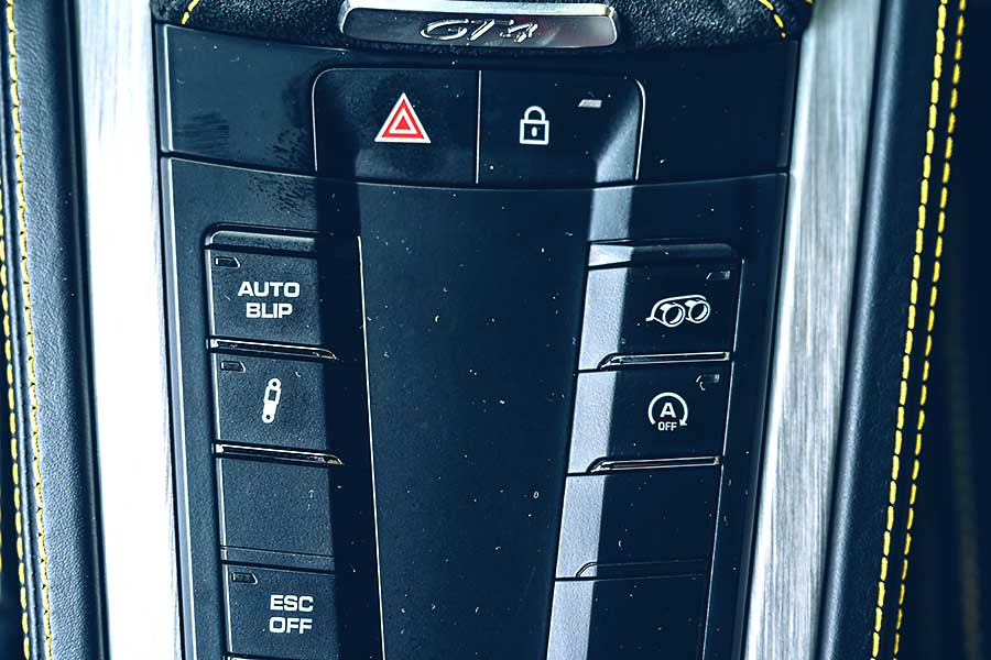 小子，手排先去練會了再來。