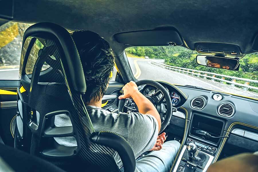 小子，手排先去練會了再來。