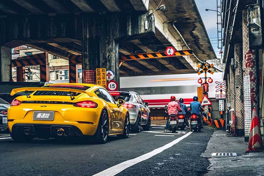 小子，手排先去練會了再來。