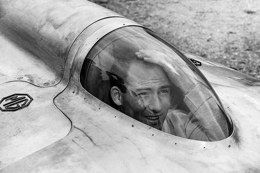 既是賽車手,又是環球知名品牌和英式烤餅迷,Stirling爵士果然從不缺乏啟發性。