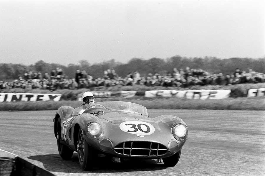 既是賽車手,又是環球知名品牌和英式烤餅迷,Stirling爵士果然從不缺乏啟發性。