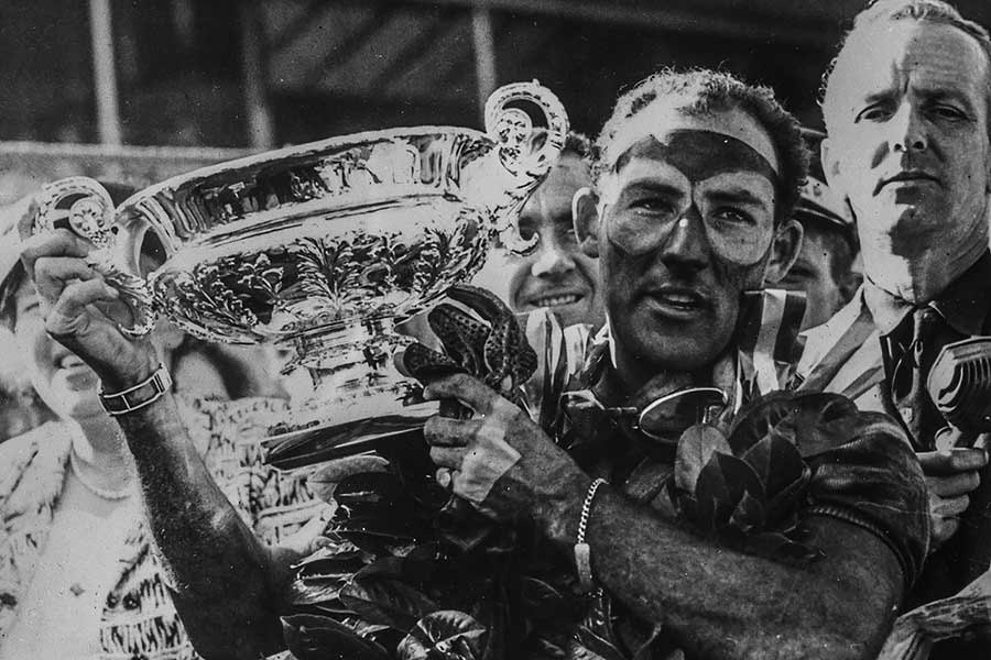 既是賽車手,又是環球知名品牌和英式烤餅迷,Stirling爵士果然從不缺乏啟發性。