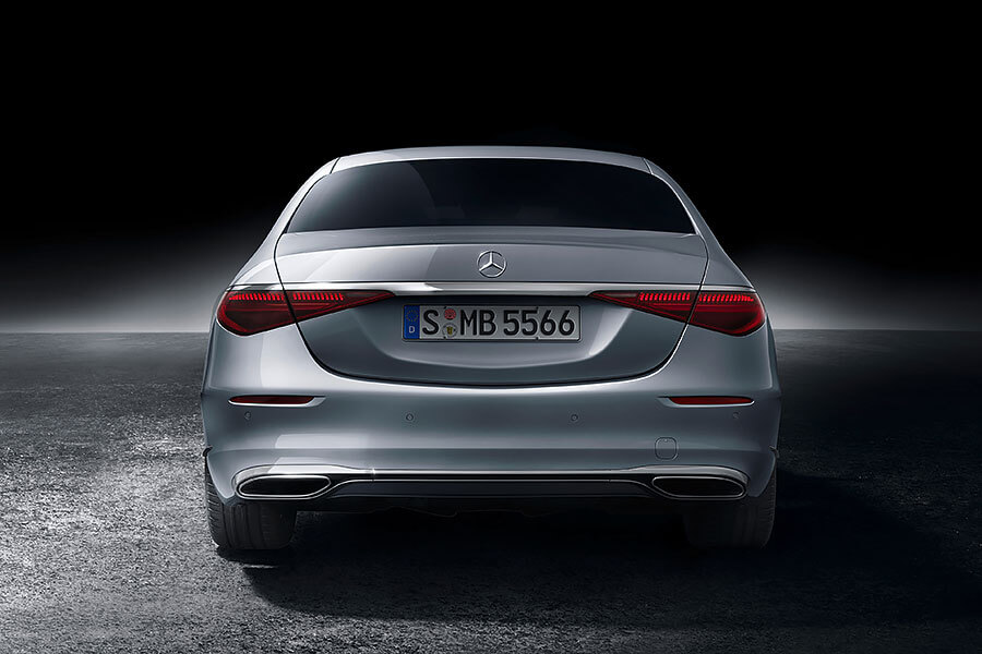 sclass-12 都說是科技旗艦了,所以外型當然不是改款重點。