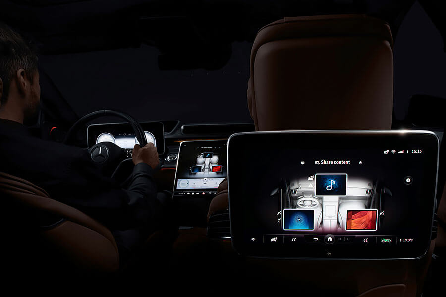 sclass-30 都說是科技旗艦了,所以外型當然不是改款重點。