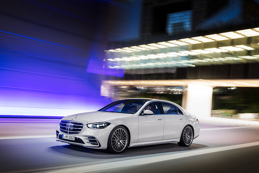 都說是科技旗艦了,所以外型當然不是改款重點。